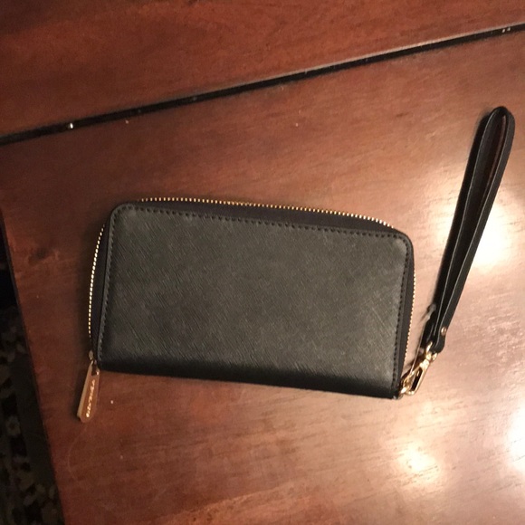 Michael Kors Wristlet - Picture 4 of 6